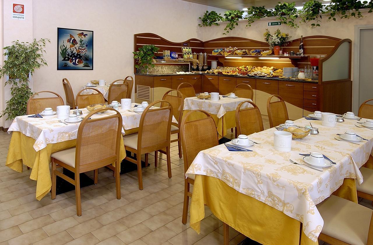 Aparthotel Pineda Bibione Bagian luar foto