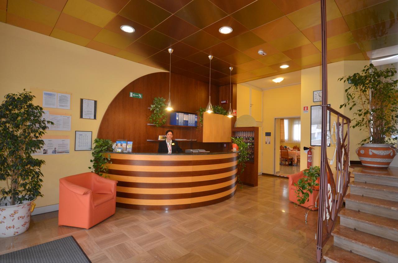 Aparthotel Pineda Bibione Bagian luar foto