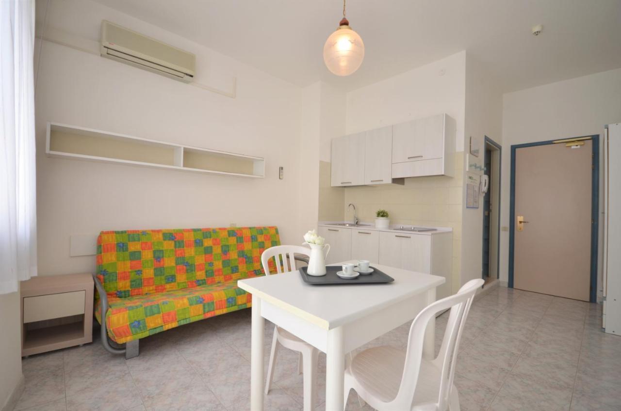 Aparthotel Pineda Bibione Bagian luar foto